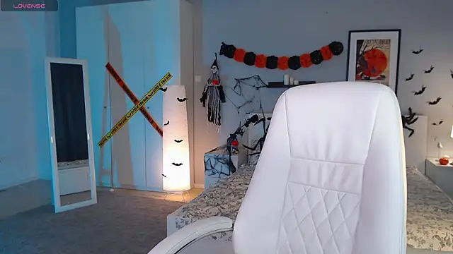 Bellla Haddid online show from 30, 10, 2025