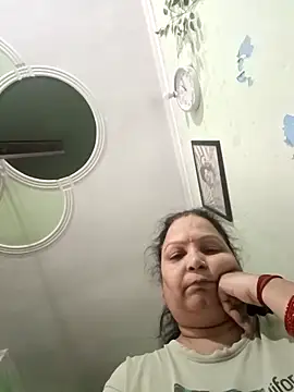 Snapshot of Kavya_kapoor chatting on 21, 11, 2025 Kavya kapoor online show from 21, 11, 2025