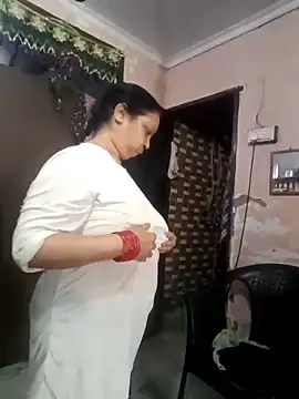 Snapshot of Kavya_kapoor chatting on 28, 11, 2025 Kavya kapoor online show from 28, 11, 2025