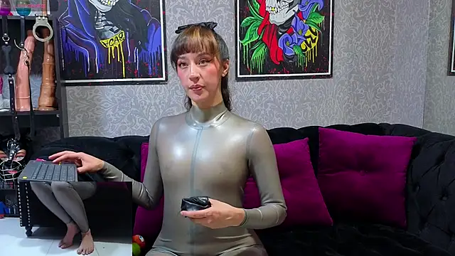 Snapshot of CamiilaMarti chatting on 12, 9, 2025 CamiilaMarti online show from 12, 9, 2025