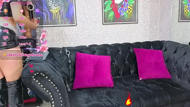 Snapshot of CamiilaMarti chatting on 13, 10, 2025 CamiilaMarti online show from 13, 10, 2025