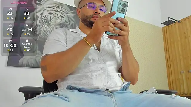 Snapshot of Luke__09 chatting on 10, 9, 2025 Luke 09 online show from 10, 9, 2025