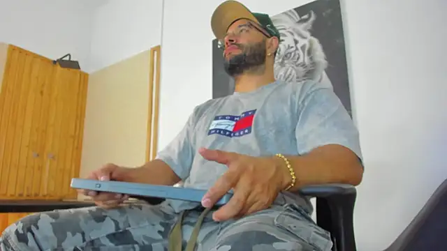 Snapshot of Luke__09 chatting on 4, 10, 2025 Luke 09 online show from 4, 10, 2025