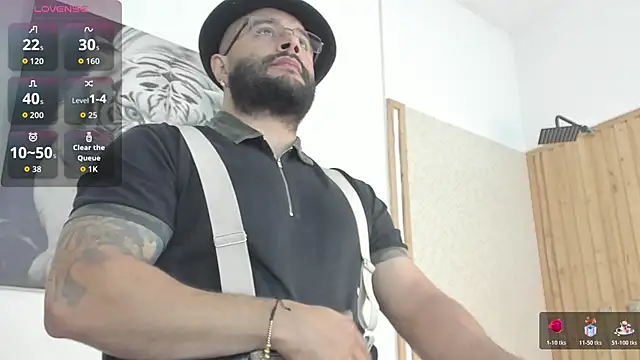 Snapshot of Luke__09 chatting on 18, 10, 2025 Luke 09 online show from 18, 10, 2025