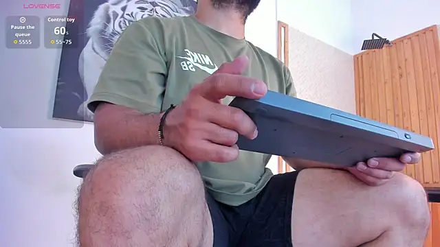 Snapshot of Luke__09 chatting on 20, 10, 2025 Luke 09 online show from 20, 10, 2025