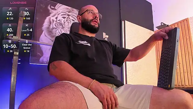 Snapshot of Luke__09 chatting on 28, 10, 2025 Luke 09 online show from 28, 10, 2025