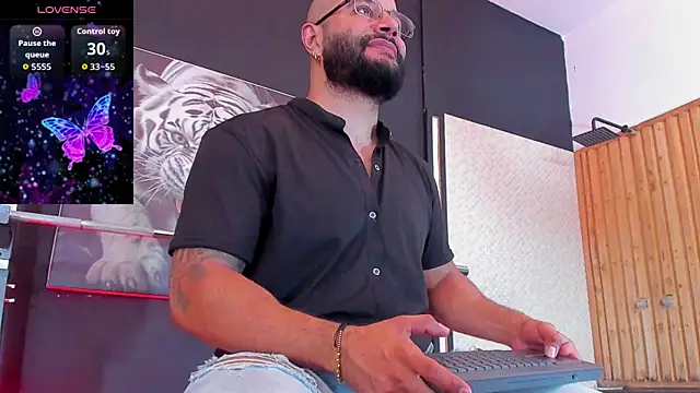 Snapshot of Luke__09 chatting on 2, 11, 2025 Luke 09 online show from 2, 11, 2025