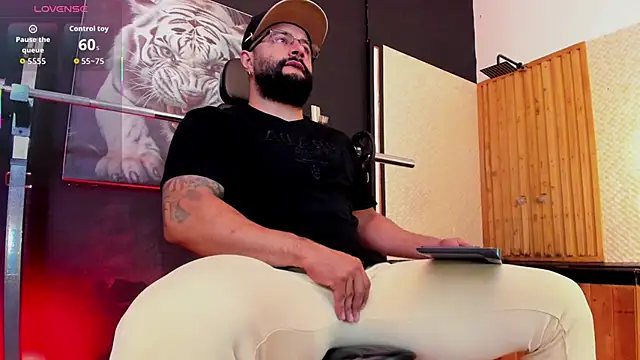 Snapshot of Luke__09 chatting on 25, 11, 2025 Luke 09 online show from 25, 11, 2025