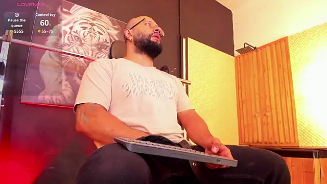 Snapshot of Luke__09 chatting on 30, 11, 2025 Luke 09 online show from 30, 11, 2025