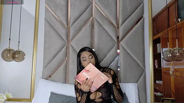 Snapshot of Lola_King chatting on 2, 10, 2025 Lola King online show from 2, 10, 2025