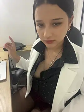 littlemelodi18 online show from 19, 12, 2025