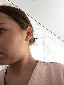 Snapshot of AliceBrayan chatting on 27, 9, 2025 AliceBrayan online show from 27, 9, 2025