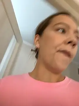 Snapshot of AliceBrayan chatting on 1, 10, 2025 AliceBrayan online show from 1, 10, 2025