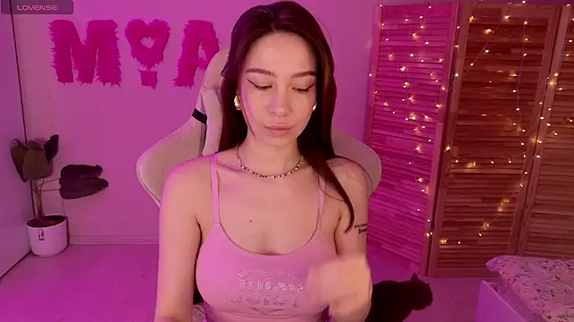 Snapshot of Miss_Mia_Murr chatting on 19, 11, 2025 Miss Mia Murr online show from 19, 11, 2025