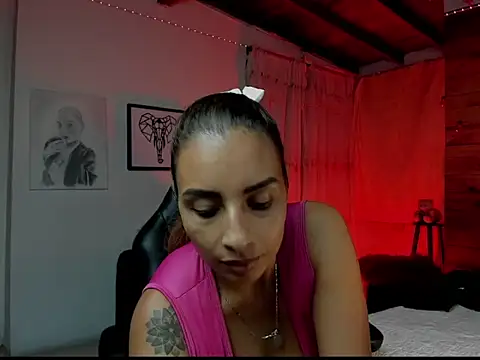 Snapshot of mykaelahoney chatting on 3, 12, 2025 mykaelahoney online show from 3, 12, 2025