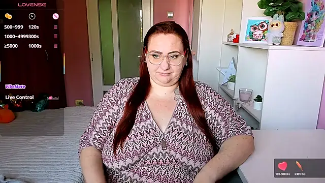 Snapshot of lovely_adelle chatting on 21, 11, 2025 lovely adelle online show from 21, 11, 2025