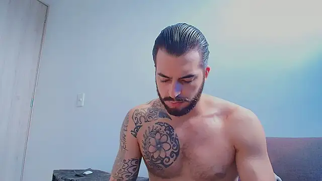 Snapshot of thomas_gun chatting on 6, 5, 2026 thomas gun online show from 6, 5, 2026