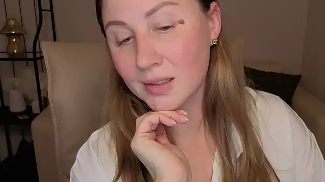 Snapshot of Helens_love chatting on 13, 10, 2025 Helens love online show from 13, 10, 2025