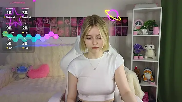 Snapshot of Dragonwind chatting on 18, 2, 2025 Dragonwind online show from 18, 2, 2025