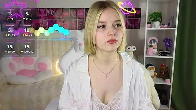 Snapshot of Dragonwind chatting on 4, 3, 2025 Dragonwind online show from 4, 3, 2025