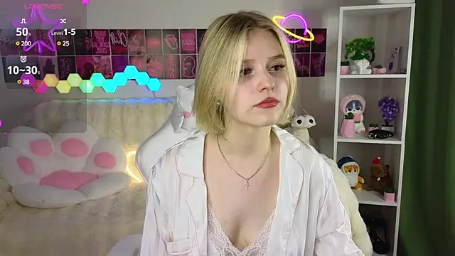 Snapshot of Dragonwind chatting on 4, 3, 2025 Dragonwind online show from 4, 3, 2025