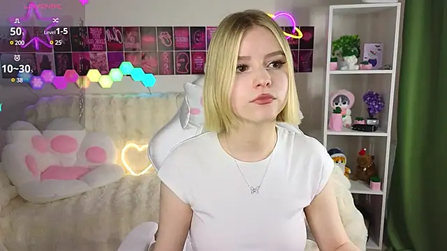 Snapshot of Dragonwind chatting on 12, 3, 2025 Dragonwind online show from 12, 3, 2025