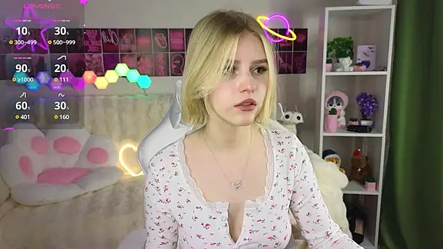 Snapshot of Dragonwind chatting on 12, 3, 2025 Dragonwind online show from 12, 3, 2025