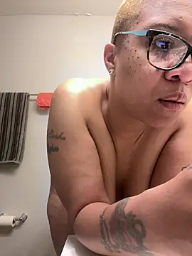 SexyHoneyRedd online show from 25, 3, 2026