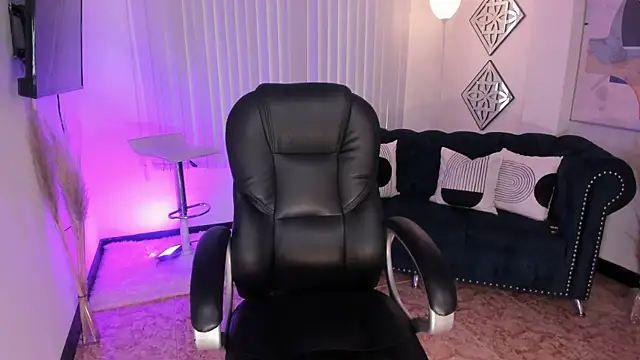 Snapshot of naomii_campbell_ chatting on 12, 1, 2025 naomii campbell online show from 12, 1, 2025