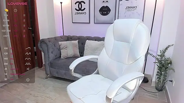 Snapshot of naomii_campbell_ chatting on 1, 3, 2025 naomii campbell online show from 1, 3, 2025