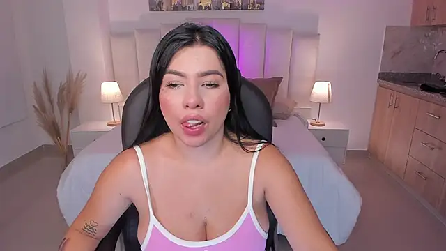 Snapshot of naomii_campbell_ chatting on 27, 11, 2025 naomii campbell online show from 27, 11, 2025