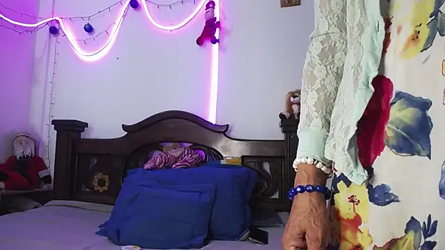 Snapshot of DominaLeona chatting on 19, 12, 2024 DominaLeona online show from 19, 12, 2024