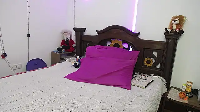 Snapshot of DominaLeona chatting on 24, 1, 2025 DominaLeona online show from 24, 1, 2025