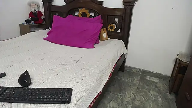 Snapshot of DominaLeona chatting on 25, 1, 2025 DominaLeona online show from 25, 1, 2025