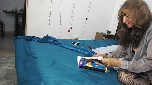 Snapshot of DominaLeona chatting on 15, 2, 2025 DominaLeona online show from 15, 2, 2025