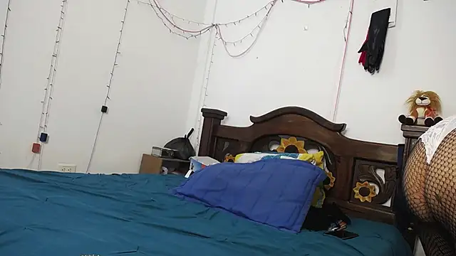 Snapshot of DominaLeona chatting on 17, 2, 2025 DominaLeona online show from 17, 2, 2025