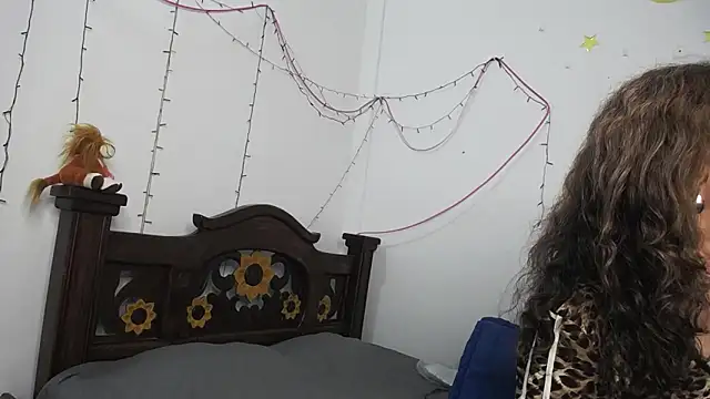 Snapshot of DominaLeona chatting on 9, 3, 2025 DominaLeona online show from 9, 3, 2025