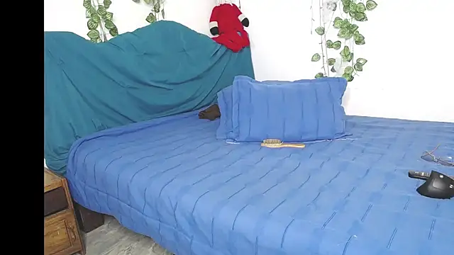 Snapshot of DominaLeona chatting on 15, 11, 2025 DominaLeona online show from 15, 11, 2025