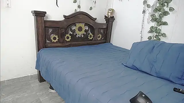 DominaLeona online show from 4, 6, 2026