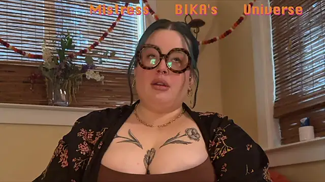 MissBika online show from 7, 3, 2025