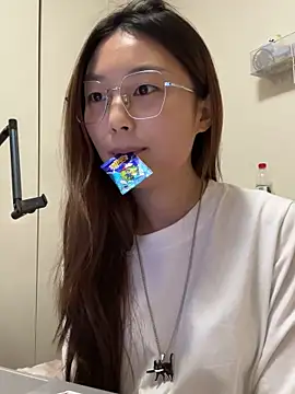 Snapshot of Sweet-Angel999 chatting on 18, 12, 2025 Sweet-Angel999 online show from 18, 12, 2025