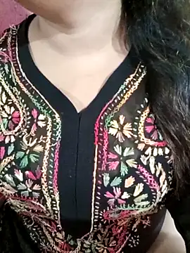 Snapshot of Beautyy38 chatting on 25, 10, 2025 Beautyy38 online show from 25, 10, 2025