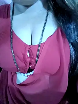 Snapshot of Beautyy38 chatting on 28, 10, 2025 Beautyy38 online show from 28, 10, 2025