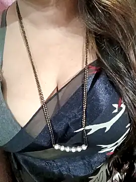 Snapshot of Beautyy38 chatting on 11, 11, 2025 Beautyy38 online show from 11, 11, 2025