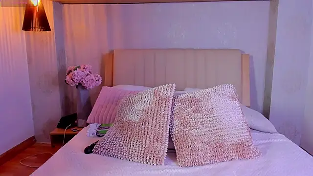 Snapshot of CamilleLynn chatting on 7, 11, 2025 CamilleLynn online show from 7, 11, 2025