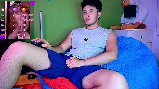 Snapshot of santyago_taylor chatting on 4, 11, 2025 santyago taylor online show from 4, 11, 2025