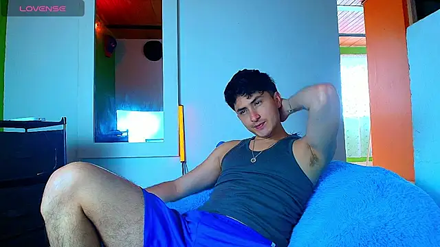 Snapshot of santyago_taylor chatting on 25, 11, 2025 santyago taylor online show from 25, 11, 2025