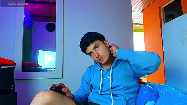 Snapshot of santyago_taylor chatting on 2, 12, 2025 santyago taylor online show from 2, 12, 2025