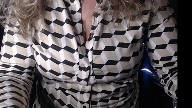 Snapshot of JenniLowen chatting on 10, 1, 2025 JenniLowen online show from 10, 1, 2025
