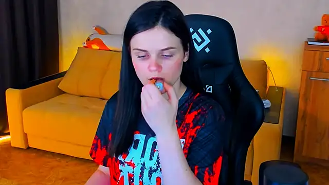 Snapshot of Lora_Cain chatting on 15, 1, 2025 Lora Cain online show from 15, 1, 2025